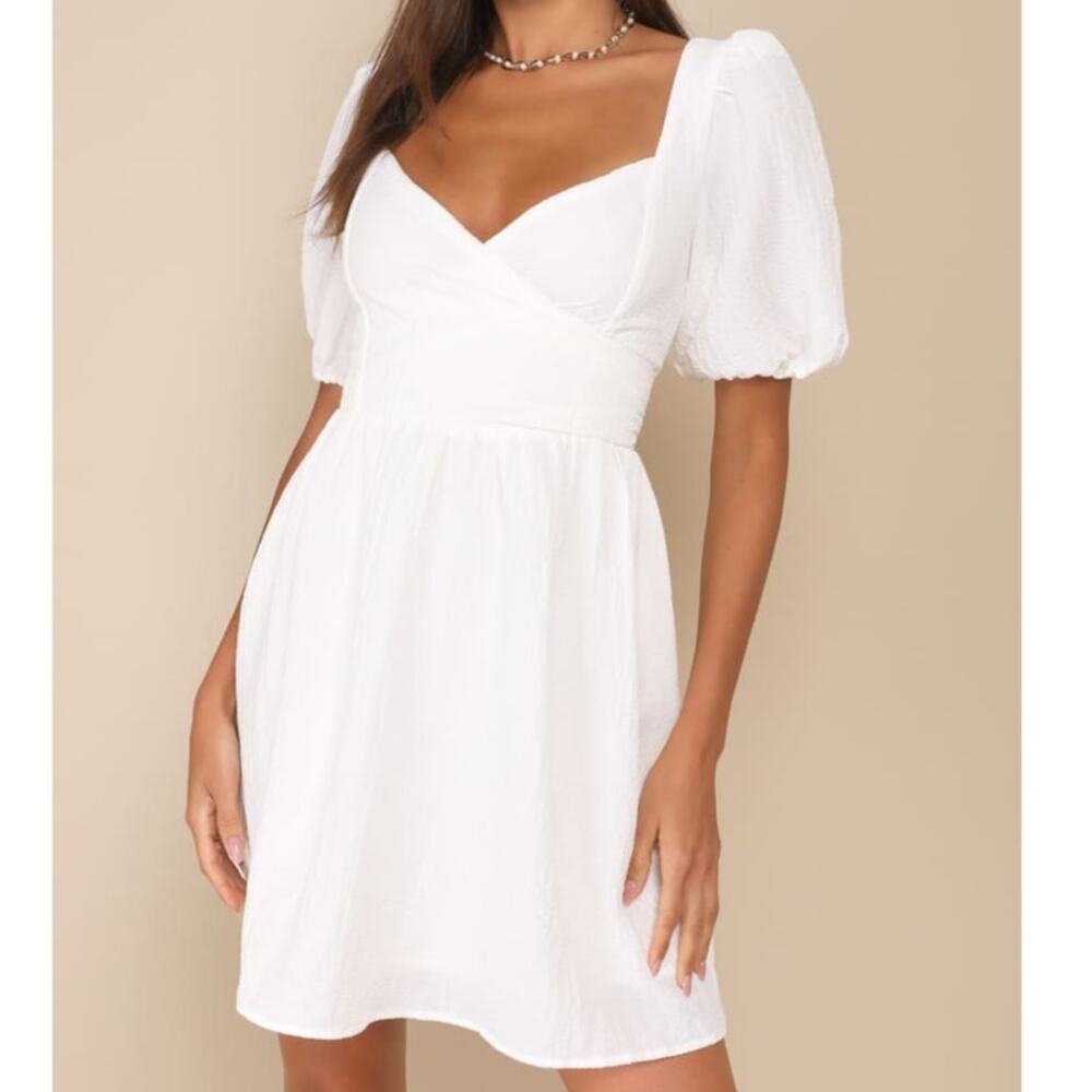 NEW Lulus Little Bit In Love White Surplice Puff Sleeve Crinkle Mini Dress Large